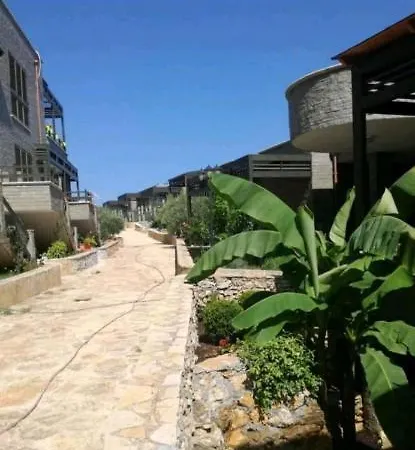 Rina At Aquamarine Apartment *