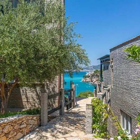 Rina At Aquamarine Apartment Vlore