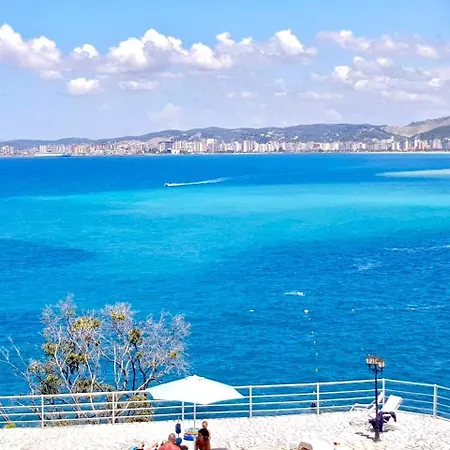 Rina At Aquamarine فلورا