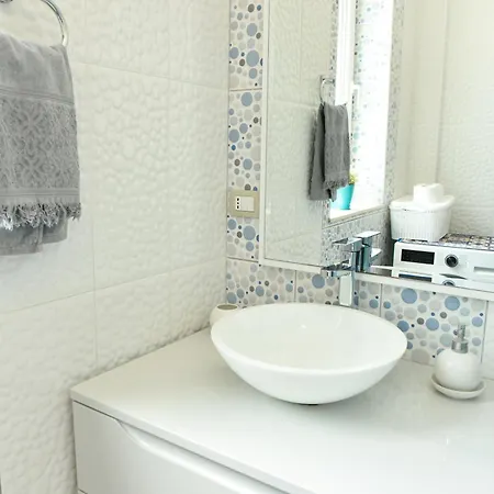 Rina At Aquamarine Apartment *