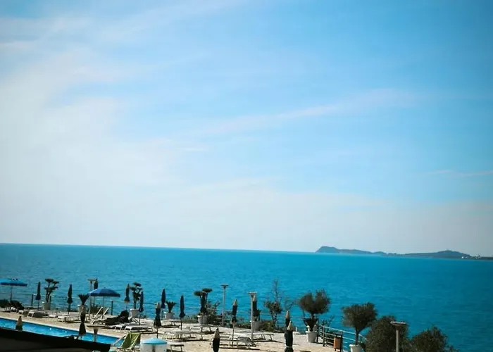 Апартаменты Rina At Aquamarine *