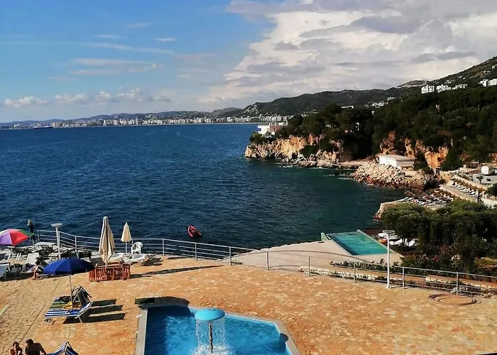 Rina At Aquamarine Apartment *